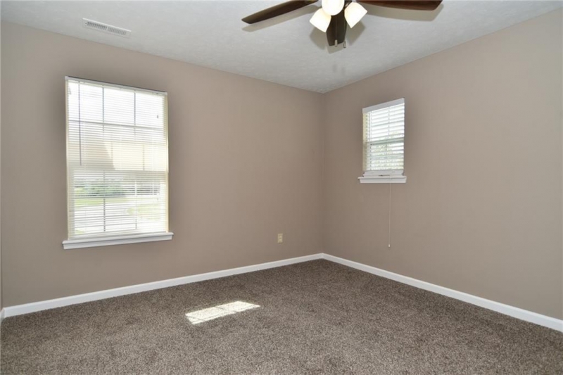 Gorgeous Updated 3 Bedroom 2.5 Bathroom Two Story Home with Loft in Warren! - Photo 12