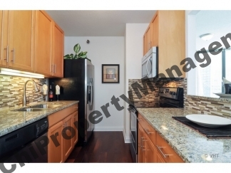 Luxury 2BR/1.5BA Condo in River North