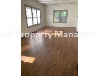 COLLEGE HILL DUPLEX w/2 car garage