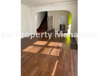 COLLEGE HILL DUPLEX w/2 car garage