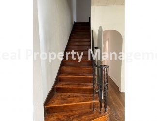 COLLEGE HILL DUPLEX w/2 car garage