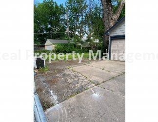 COLLEGE HILL DUPLEX w/2 car garage