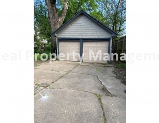 COLLEGE HILL DUPLEX w/2 car garage