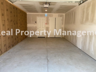 3 Bedroom 2 bath Duple with Garage - Close to WSU