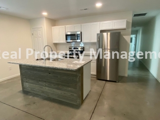 3 Bedroom 2 bath Duple with Garage - Close to WSU