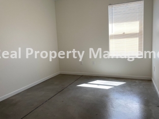 3 Bedroom 2 bath Duple with Garage - Close to WSU