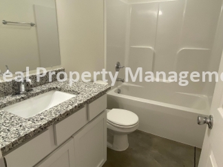 3 Bedroom 2 bath Duple with Garage - Close to WSU