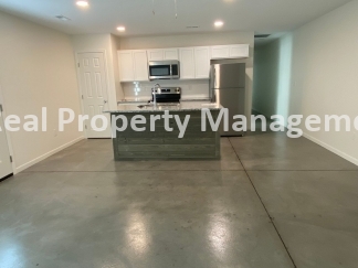 3 Bedroom 2 bath Duple with Garage - Close to WSU