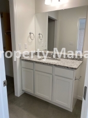 3 Bedroom 2 bath Duple with Garage - Close to WSU