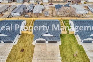 Gorgeous Town Home with fenced yard - pets welcome