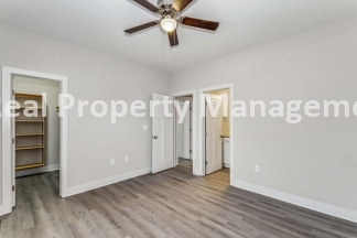 Gorgeous Town Home with fenced yard - pets welcome