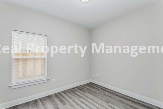 Gorgeous Town Home with fenced yard - pets welcome