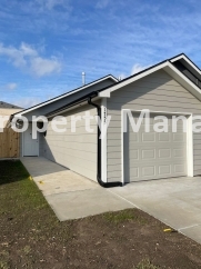 3 Bedroom 2 bath Duplex with Garage Near WSU