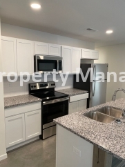 3 Bedroom 2 bath Duplex with Garage Near WSU