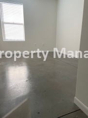 3 Bedroom 2 bath Duplex with Garage Near WSU