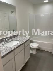 3 Bedroom 2 bath Duplex with Garage Near WSU