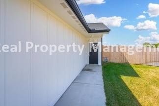 3 bedroom 2 bath Townhome  - Flexible Leasing offered leases ending May , June , or July