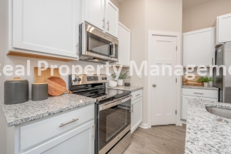 3 bedroom 2 bath Townhome  - Flexible Leasing offered leases ending May , June , or July