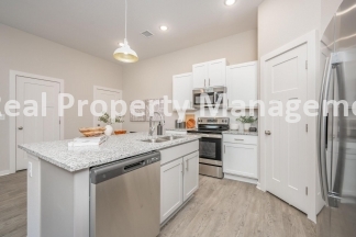 3 bedroom 2 bath Townhome  - Flexible Leasing offered leases ending May , June , or July