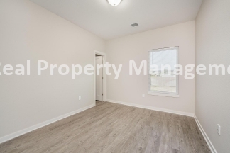 3 bedroom 2 bath Townhome  - Flexible Leasing offered leases ending May , June , or July