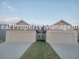 Gorgeous Duplex - Close to McConnell Air Force Base