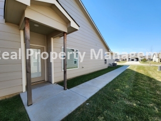 Gorgeous Duplex - Close to McConnell Air Force Base
