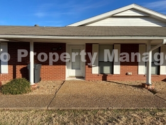 Quiet Rogers Apartment Near Schools!