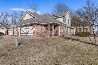 Charming 3BR, 2.5BA Rental Home with Modern Amenities, 1,413 Sq Ft, and Proximity to Mt. Sequoyah Trails! Your Dream Home Awaits in Fayetteville.