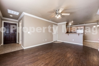 Charming 3BR, 2.5BA Rental Home with Modern Amenities, 1,413 Sq Ft, and Proximity to Mt. Sequoyah Trails! Your Dream Home Awaits in Fayetteville.
