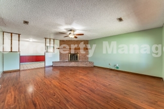 Charming 3-Bedroom Bentonville Rental: Pet-Friendly Oasis with Fenced Yard!