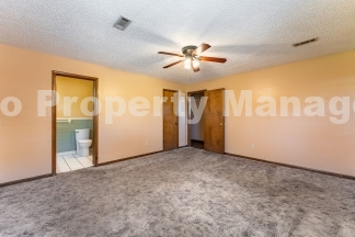 Charming 3-Bedroom Bentonville Rental: Pet-Friendly Oasis with Fenced Yard!