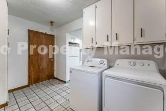 Charming 3-Bedroom Bentonville Rental: Pet-Friendly Oasis with Fenced Yard!