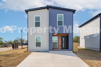 Newer 3BR Centerton Gem: Modern Living with Lawn Care Included!