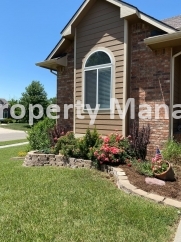 Beautiful Modern Home w/3 Car Garage, Fenced in Yard & Finished Basement