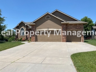 Beautiful Modern Home w/3 Car Garage, Fenced in Yard & Finished Basement