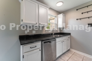 Centerton Sanctuary: 3-Bedroom, 2-Bathroom Rental with Expansive Backyard