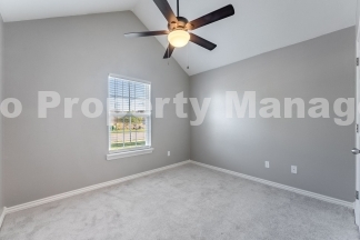 Centerton Sanctuary: 3-Bedroom, 2-Bathroom Rental with Expansive Backyard