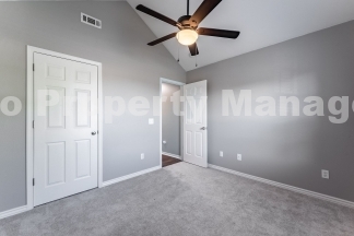 Centerton Sanctuary: 3-Bedroom, 2-Bathroom Rental with Expansive Backyard