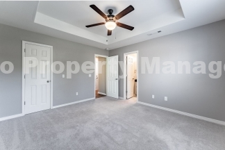 Centerton Sanctuary: 3-Bedroom, 2-Bathroom Rental with Expansive Backyard