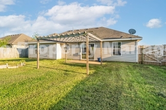Centerton Sanctuary: 3-Bedroom, 2-Bathroom Rental with Expansive Backyard