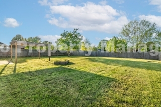 Centerton Sanctuary: 3-Bedroom, 2-Bathroom Rental with Expansive Backyard