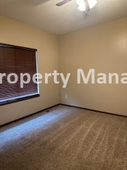 BEAUTIFUL 4 bedroom - 3 bathroom home with outdoor kitchen in Haysville!