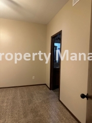 BEAUTIFUL 4 bedroom - 3 bathroom home with outdoor kitchen in Haysville!