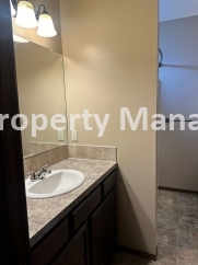 BEAUTIFUL 4 bedroom - 3 bathroom home with outdoor kitchen in Haysville!