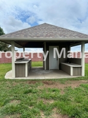 BEAUTIFUL 4 bedroom - 3 bathroom home with outdoor kitchen in Haysville!