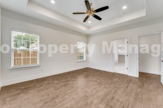Modern Elegance: Spacious 4-Bedroom Rental in Bentonville