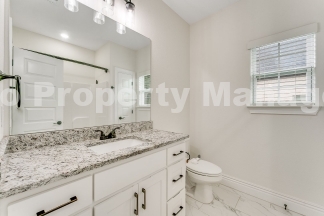 Modern Elegance: Spacious 4-Bedroom Rental in Bentonville