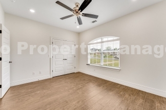 Modern Elegance: Spacious 4-Bedroom Rental in Bentonville