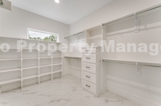 Modern Elegance: Spacious 4-Bedroom Rental in Bentonville