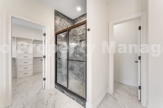 Modern Elegance: Spacious 4-Bedroom Rental in Bentonville